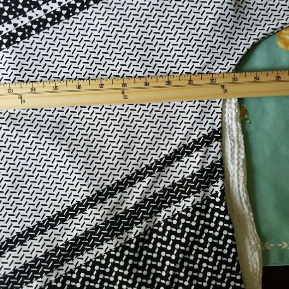 Chico's Geometric Print Cold Shoulder Blouse Top Short Sleeve Knit Size 2 US L - Picture 9 of 10